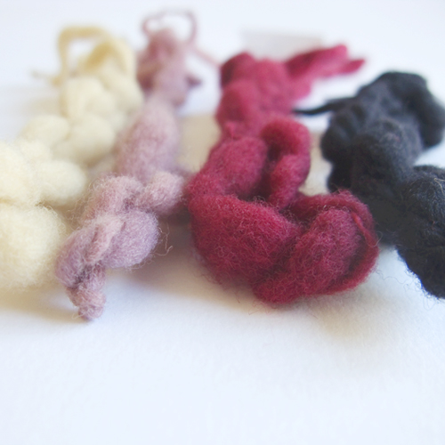 Lana hilada a rueca teñida con tintes naturales