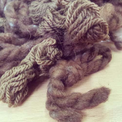 lanas teñidas con nogal