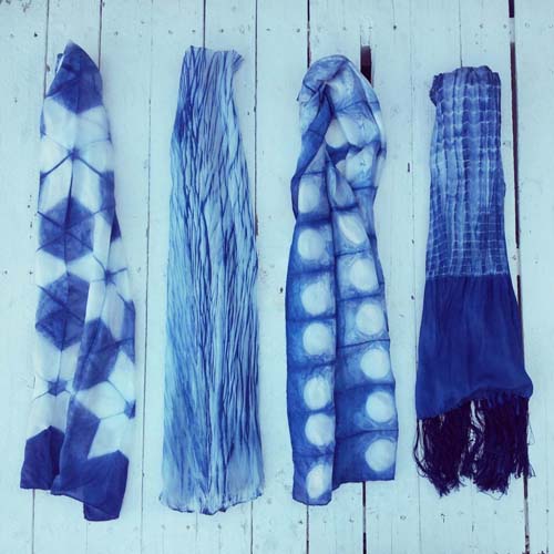 Chalinas de seda diseñadas con shibori