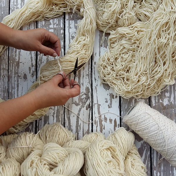 Preparando lana para teñir